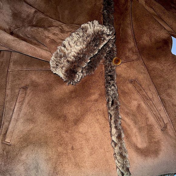 Like New Terry Lewis Classic Luxuries Fox Fur Coat - Picture 6 of 14